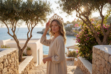 Cargar imagen en el visor de la galería, Corona Queen