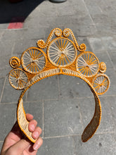 Cargar imagen en el visor de la galería, Corona Queen