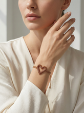 Cargar imagen en el visor de la galería, Pulsera Corazon miyuki