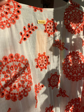 Cargar imagen en el visor de la galería, Kimono Azalea Cover up
