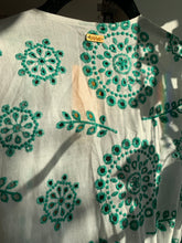 Cargar imagen en el visor de la galería, Kimono Azalea Cover up
