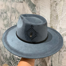 Cargar imagen en el visor de la galería, Sombrero Especial azul profundo

